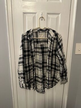 American Eagle Outfitters Black and White Plaid Shirt